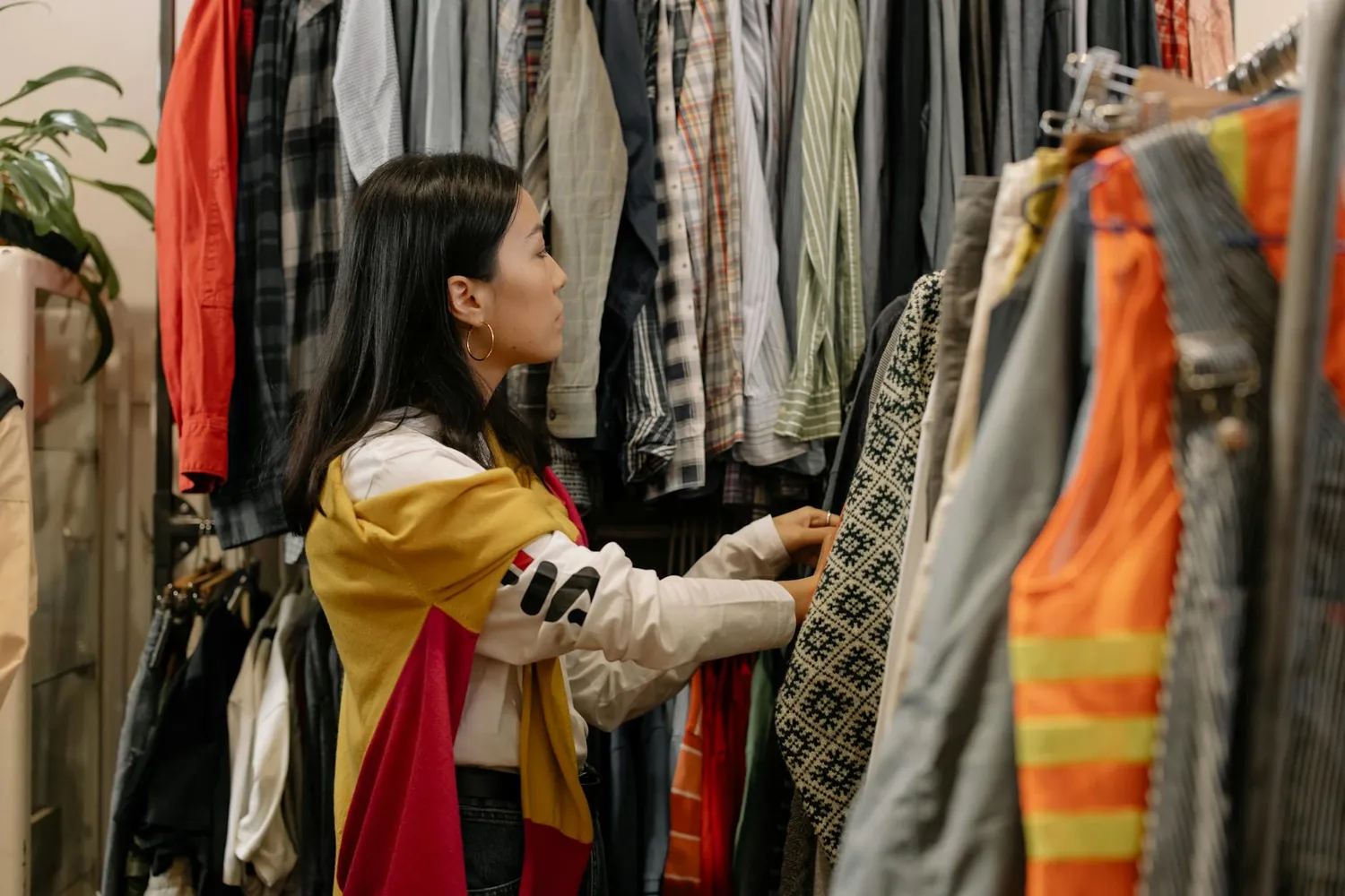 Sustainable Wardrobe Choices: Thrifting versus Fast Fashion in Modern Times